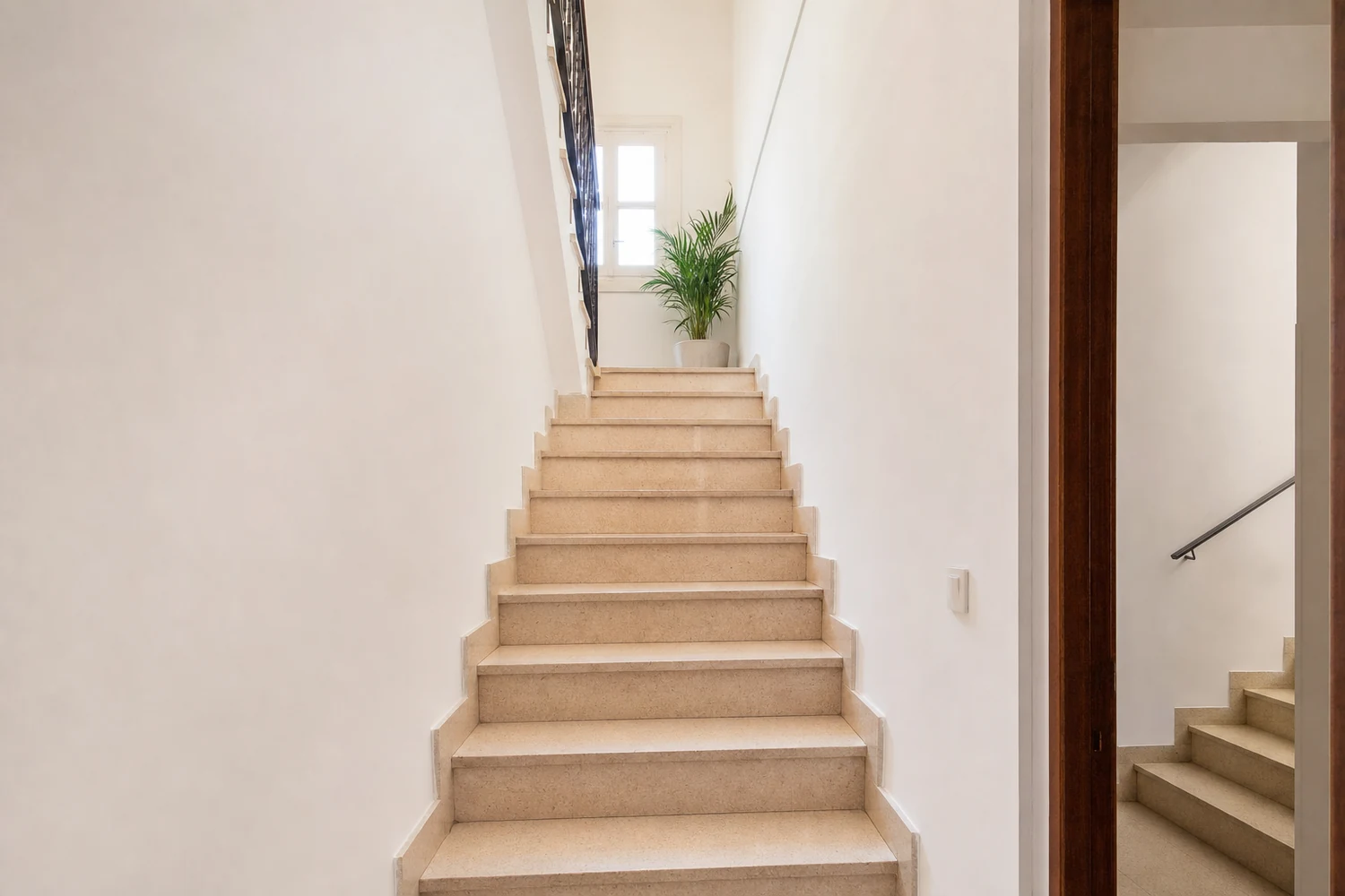 Escalera de comunidad en Sevilla